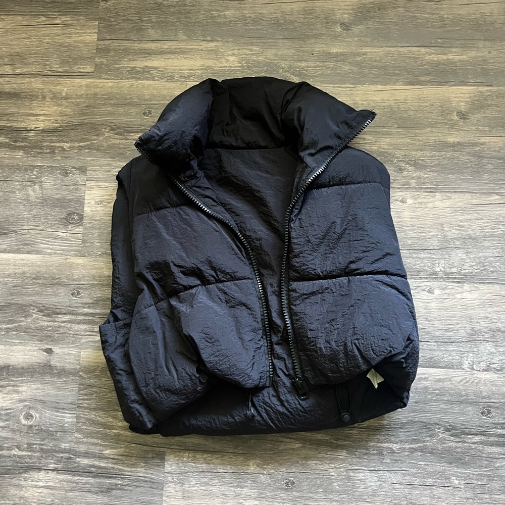 Black cropped puffer vest